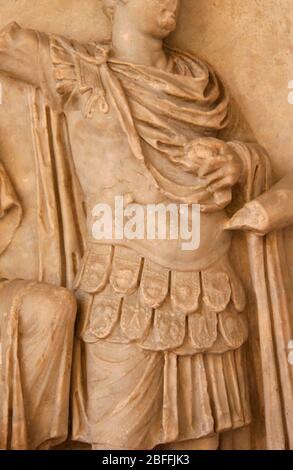 Monumentaler Altar. 42-43 N. CHR. Marmor. Kaiserliche Familie, Julio-Claudian. Relief von Drusus von Elder. Nationalmuseum von Ravenna. Italien Stockfoto