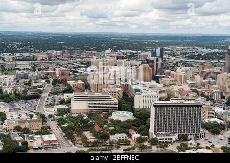 Weitwinkelansicht der Innenstadt von San Antonio, Texas, von der Spitze des Turms der Amerikas gesehen Stockfoto