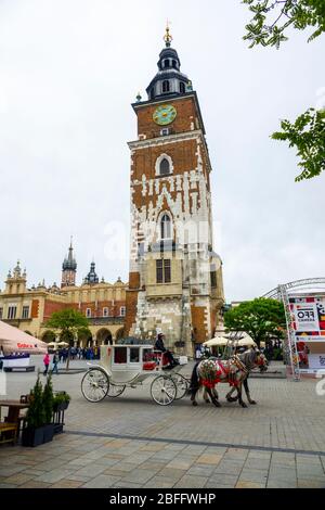 Rynek Glowny Rathaus Uhrturm Alte Hauptplatz Krakau Polen Europa EU Stockfoto