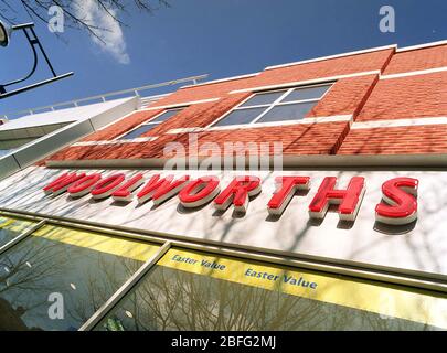 Außen eine Woolworth-Filiale. Das Unternehmen ging in die Verwaltung im Jahr 2008. Stockfoto