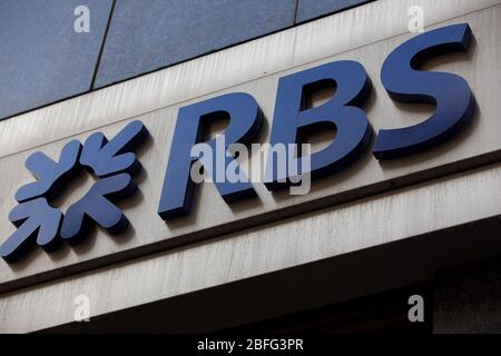 Die RBS-Logo außerhalb einer Niederlassung in London. Stockfoto