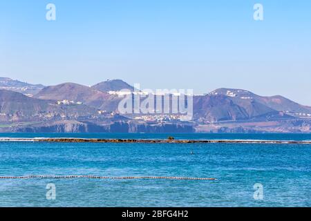 Natürliches Barrierestiff im Wasser am Strand Las Canteras (Playa de Las Canteras) in Las Palmas de Gran Canaria, Kanarische Insel, Spanien Stockfoto