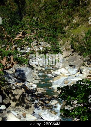 Wandern auf dem wunderschönen Shakadang Trail in Hualien, Taiwan Stockfoto