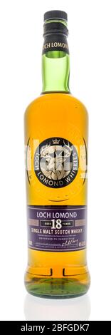 Winneconne, WI - 12. April 2020: Eine Flasche Loch lomond Single Malt Scotch 18 Jahre alter Whisky auf einem isolierten Hintergrund. Stockfoto