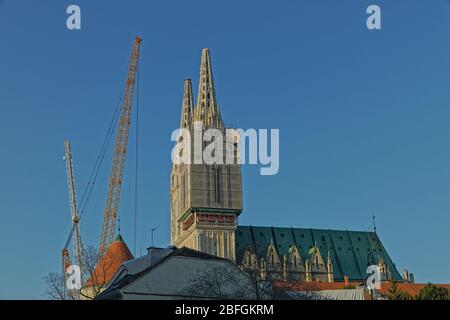 Operation zur Trennung des Nordturms der Kathedrale von Zagreb Stockfoto