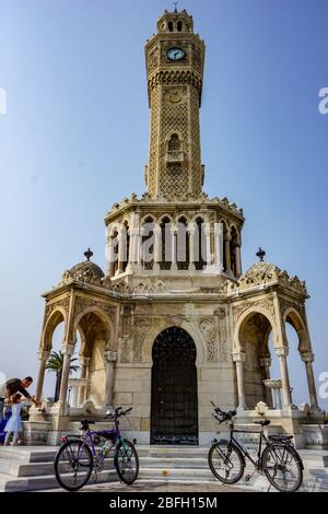 Historischer Uhrturm am Konak-Platz in der Stadt Izmir, Türkei Stockfoto