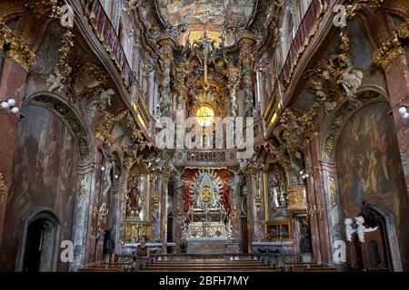 Opulente Interieur der St. Johann Nepomuk Kirche, auch bekannt als die Asam Kirche (: Asamkirche). München, Bayern, Deutschland. Stockfoto
