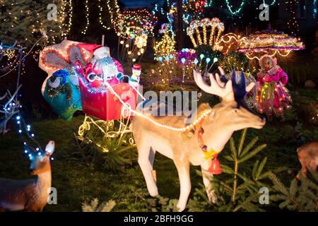 Weihnachten Dekoration auf den Garten und auf das Haus. Stockfoto