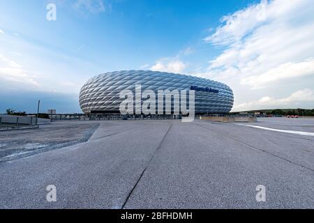 Allianz Arena, das Heimstadion des FC Bayern München. Weithin bekannt für seine Außenseite der aufgeblasenen ETFE-Kunststoffplatten. Stockfoto