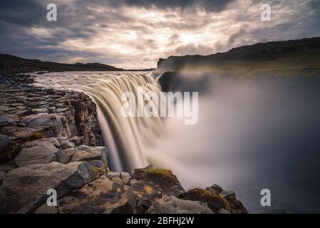 Dettifoss Wasserfall auf dem Jokulsa ein Fjollum Fluss in Island Stockfoto