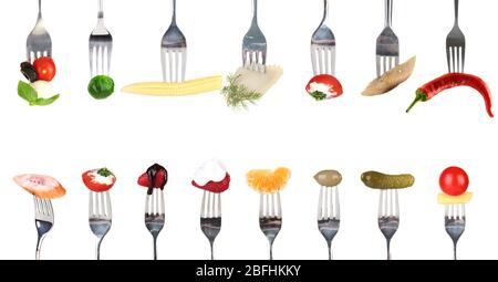 Collage von Lebensmitteln auf Gabeln isoliert auf weiß Stockfoto