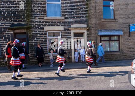 Britannia Coco-Nut Tänzer bei ihrem jährlichen Ostertreffen, Bacup, Lancashire, Großbritannien Stockfoto