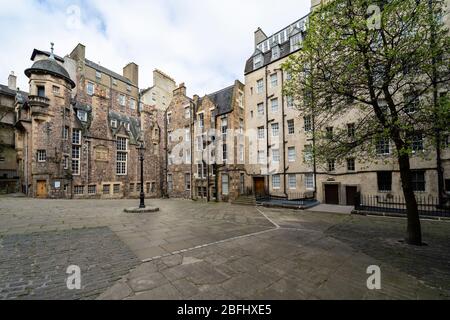 Makars Court an der Royal Mile in der Altstadt von Edinburgh. Writers Museum auf der linken Seite, Edinburgh, Schottland, Großbritannien Stockfoto