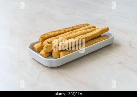 Italienische Brotaufstiche Grissini mit Quinoa und Flachsamen. Gesunde Bio Hausgemachte Snacks. Stockfoto