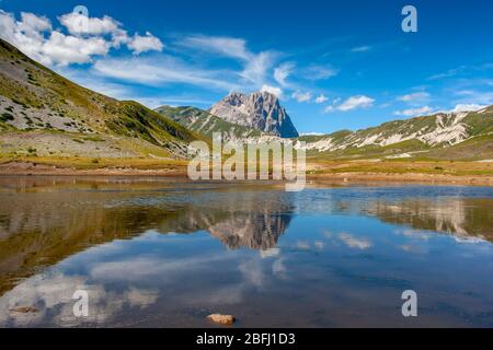 Blick auf den Gran Sasso d'Italia vom Campo Imperatore Stockfoto
