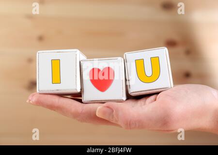 Ich liebe dich, in Holzblöcken geschrieben Stockfoto