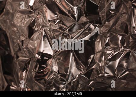 Full Frame nehmen Sie ein Blatt zerknüllt silberne Aluminiumfolie Hintergrund Stockfoto