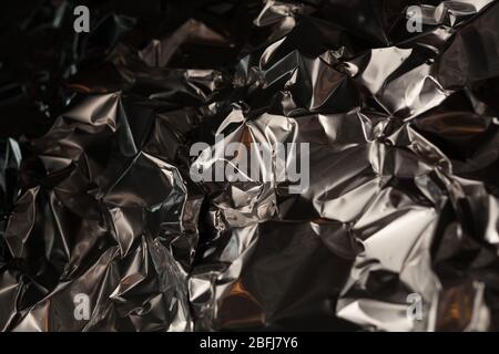 Full Frame nehmen Sie ein Blatt zerknüllt silberne Aluminiumfolie Hintergrund Stockfoto