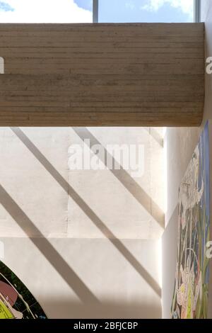 Betonwand und Kassen Detail in der Galerie. Der Weston im Yorkshire Sculpture Park, Wakefield, Großbritannien. Architekt: Feilden Fowles, 2019. Stockfoto