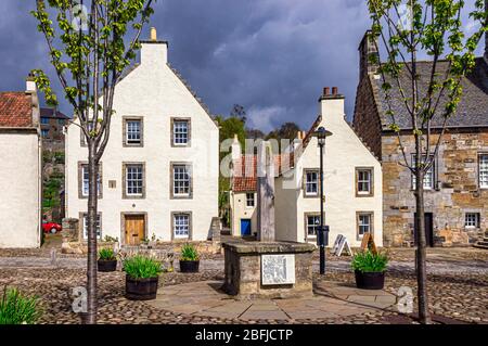 Die Reste der Tron (ein Weighbeam) am Altstädter Ring und Ecke Stadthauses in die Royal Burgh von Culross Fife Schottland Stockfoto