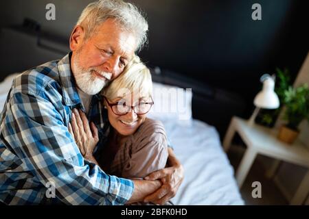 Freundliche senior Paar das Leben genießen und Zeit miteinander zu verbringen Stockfoto