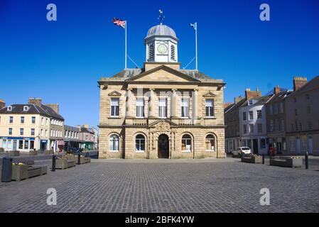 Kelso Rathaus, erbaut 1816, auf dem Platz zwischen Horsemarket und Woodmarket Straßen Stockfoto