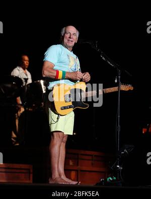 Singer/Songwriter Jimmy Buffett und seine Coral Reefer Band treten in West Palm Beach, Florida, auf. Stockfoto