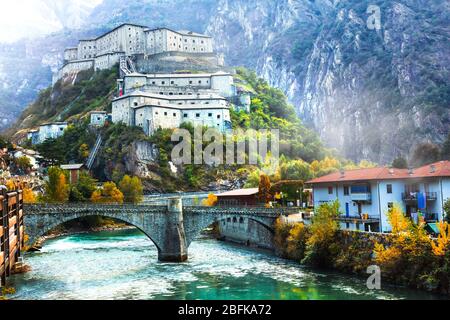 Wahrzeichen Italiens, beeindruckende Forte di Bard, Aostatal. Stockfoto