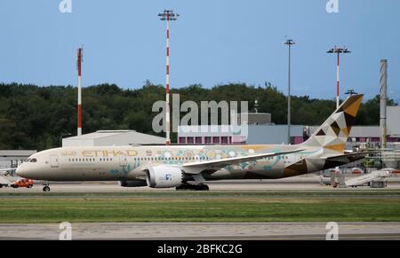 A6-BLI Etihad Airways Boeing 787-9 Dreamliner in Malpensa (MXP / LIMC), Mailand, Italien Stockfoto
