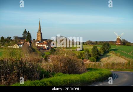 Thaxted Essex England. Thaxted Church und John Webb's Windmill. April 2020 Stockfoto