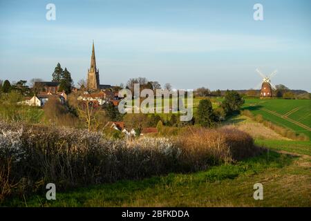 Thaxted Essex England. Thaxted Church und John Webb's Windmill. April 2020 Stockfoto