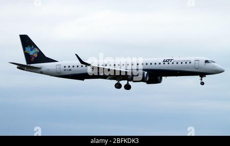 SP-LNN LOT - Polish Airlines Embraer ERJ-195AR (ERJ-190-200 IGW) in Malpensa (MXP / LIMC), Mailand, Italien Stockfoto