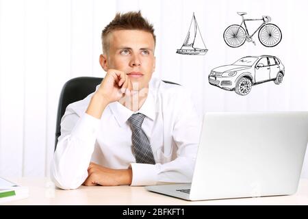 Träumende Kerl im Büro Stockfoto