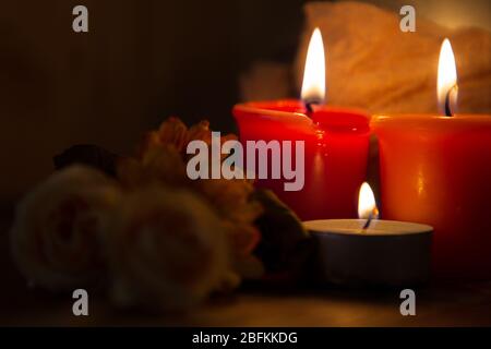 Romantische Kerzen für Liebesveranstaltungen oder Spas Stockfoto