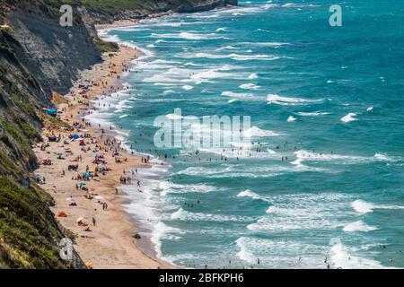 Blauer Himmel turbulentes Meer, Karaburun, istanbul Stockfoto