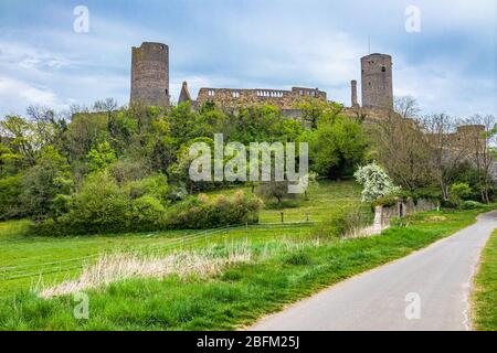 Burg Münzenberg, eine Ruine aus dem Hochmittelalter in der Stadt Münzenberg, Wetteraukreis, Hessen, Deutschland Stockfoto