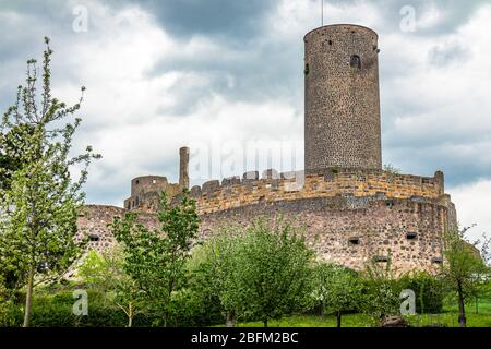 Burg Münzenberg, eine Ruine aus dem Hochmittelalter in der Stadt Müzenberg, Wetteraukreis, Hessen, Deutschland Stockfoto