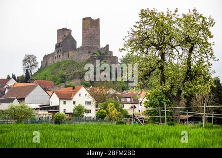 Blick auf die Stadt Münzenberg mit der Burg Münzenberg, einer Burgruine aus dem Mittelalter  LW AT  , Wetteraukreis, Hessen, Deutschland Stockfoto