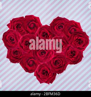 Valentinstag Herz aus roten Rosen Stockfoto