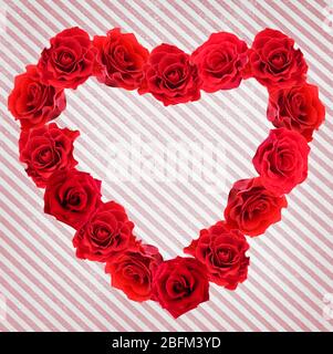 Valentinstag Herz aus roten Rosen Stockfoto