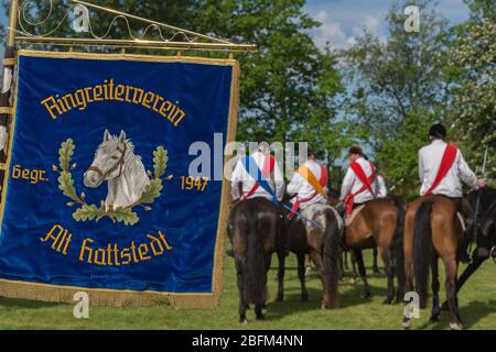 Ringreiten, traditionelles Ridung Festival des Reitvereins Alt Hattstedt, Hattstedt, Nordfriesland, Schleswig-Holstein, Norddeutschland Stockfoto