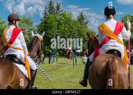 Ringreiten, traditionelles Ridung Festival des Reitvereins Alt Hattstedt, Hattstedt, Nordfriesland, Schleswig-Holstein, Norddeutschland Stockfoto