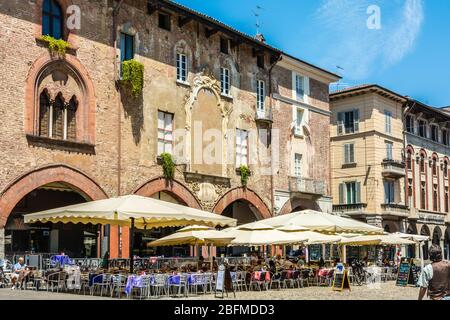 Der Siegesplatz (Pazza della Vittoria) in Pavia, Lombardei, Norditalien, 28. juni 2015 Stockfoto