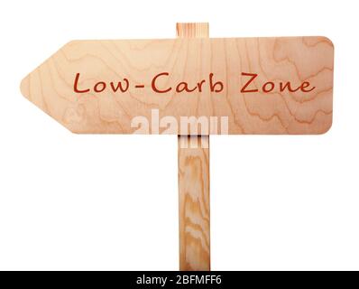 Low-Carb Zone Text auf Holzzeiger isoliert auf weiß Stockfoto