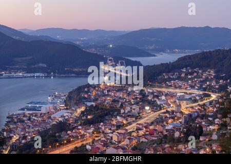 Blick auf die Vigo-Mündung bei Sonnenuntergang Stockfoto