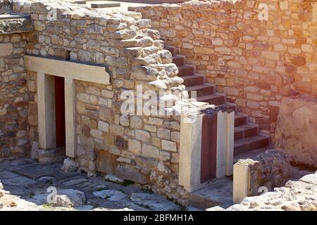 Ruinen des Palastes von Knossos. Berühmte archäologische Attraktion. Die wichtigste Stadt des antiken Kreta, Zentrum der minoischen Zivilisation und Kultur. Cret Stockfoto