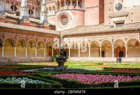 Abteikirche, Kloster Certosa di Pavia. Interner Kreuzgang der Certosa Pavia. Pavia, Lombardei, Norditalien Stockfoto