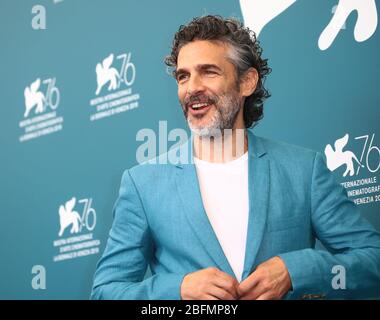 VENEDIG, ITALIEN - SEPTEMBER 01: Leonardo Sbaraglia nimmt am 01. September 2019 an der Fotoschau "Wasp Network" während des 76. Filmfestivals in Venedig Teil Stockfoto