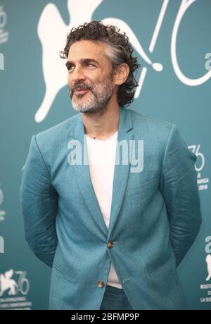 VENEDIG, ITALIEN - SEPTEMBER 01: Leonardo Sbaraglia nimmt am 01. September 2019 an der Fotoschau "Wasp Network" während des 76. Filmfestivals in Venedig Teil Stockfoto