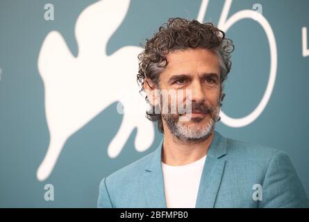 VENEDIG, ITALIEN - SEPTEMBER 01: Leonardo Sbaraglia nimmt am 01. September 2019 an der Fotoschau "Wasp Network" während des 76. Filmfestivals in Venedig Teil Stockfoto